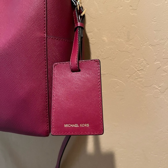 Micheal Kors Smooth Leather Gloria Bag - Picture 14 of 15
